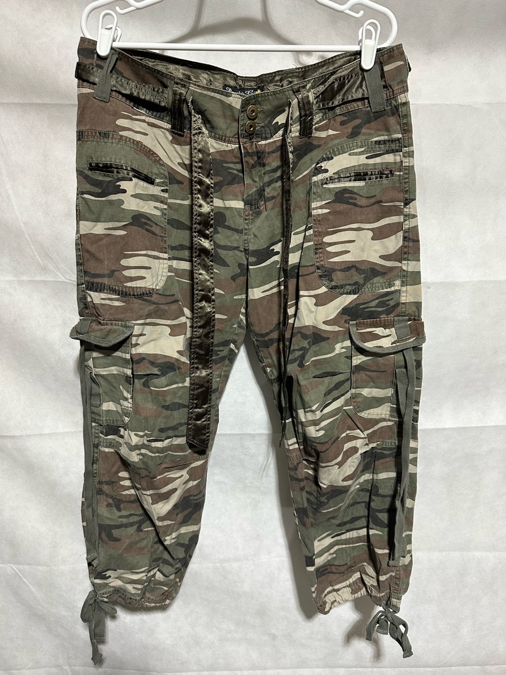 VTG Pacific Girl Womens XL Y2K Camo Paratrooper Cropped Cargo Pants Satin Belt